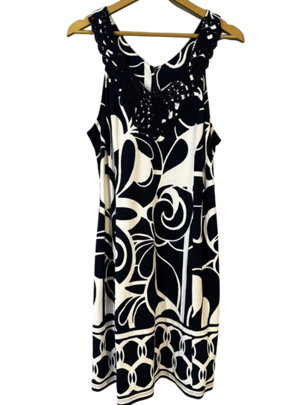 Crown & Ivy Sheath Bold Moves Print Sz L Sleeveless Floral wedding guest